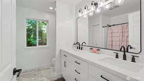 Bath - 14719 102nd Ave NE, Bothell, WA 98011 photo 3 of 6