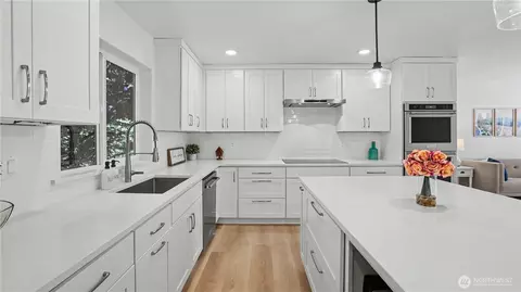 Kitchen - 14719 102nd Ave NE, Bothell, WA 98011 photo 5 of 6