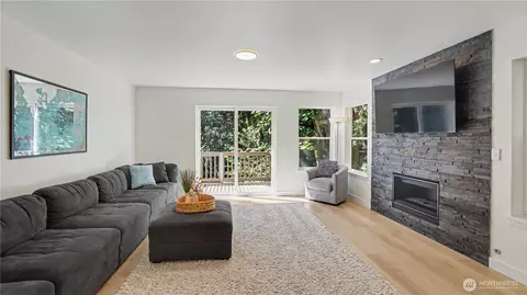 Living - 14719 102nd Ave NE, Bothell, WA 98011 photo 7 of 7