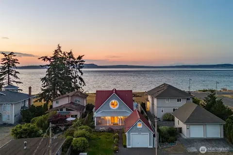 8656 NE Point No Point Rd, Hansville, WA 98340