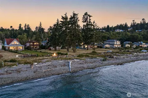 8656 NE Point No Point Rd, Hansville, WA 98340