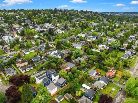 View/Area - 108 29th Ave E, Seattle, WA 98112 photo 6 of 6