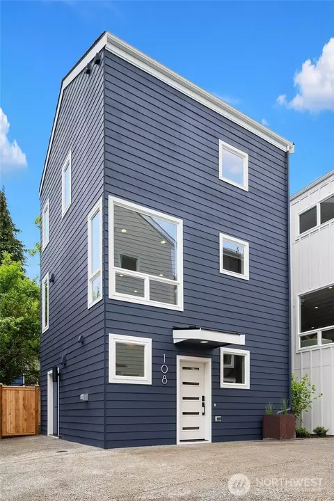Exterior - 108 29th Ave E, Seattle, WA 98112 photo 4 of 4