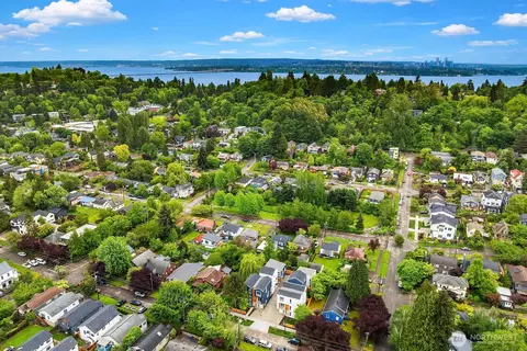 View/Area - 108 29th Ave E, Seattle, WA 98112 photo 1 of 6