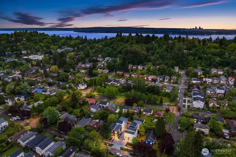 View/Area - 108 29th Ave E, Seattle, WA 98112 photo 4 of 6