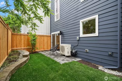 Exterior - 108 29th Ave E, Seattle, WA 98112 photo 2 of 4