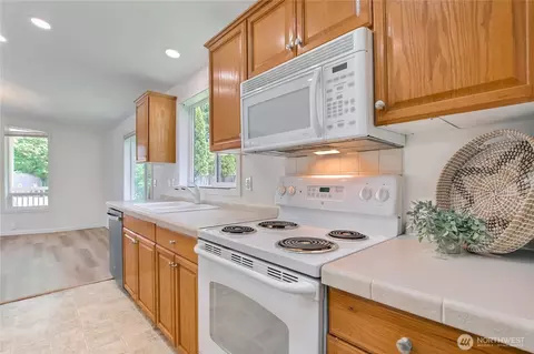 Kitchen - 3232 206th Pl SE, Bothell, WA 98012 photo 3 of 5