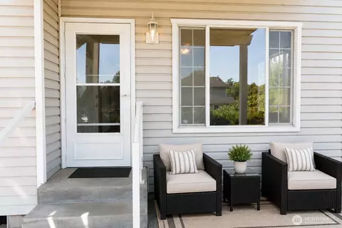 725 Judson St #104, Lynden, WA 98264