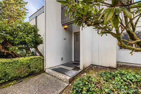 7501 Ruby Dr SW #J103, Lakewood, WA 98498