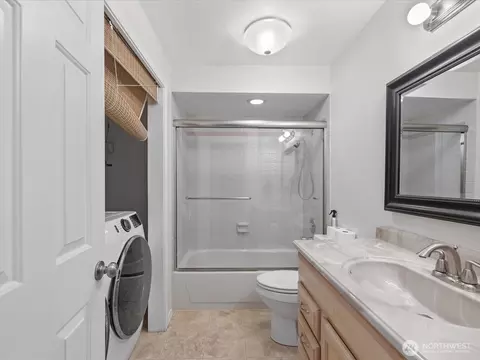 Bath - 1726 174th Pl SE, Bothell, WA 98012 photo 1 of 2