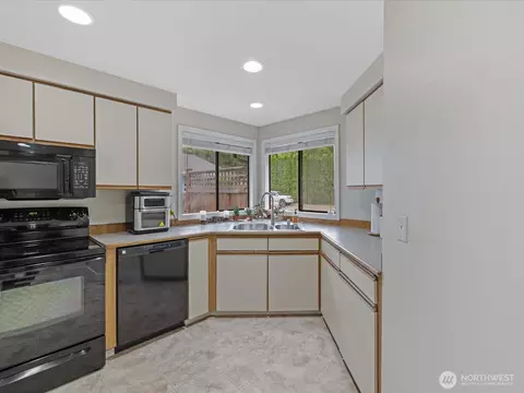 Kitchen - 1726 174th Pl SE, Bothell, WA 98012 photo 2 of 2