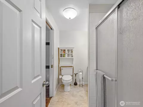 Bath - 1726 174th Pl SE, Bothell, WA 98012 photo 2 of 2