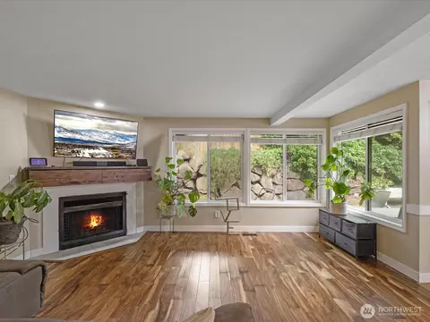 Living - 1726 174th Pl SE, Bothell, WA 98012 photo 3 of 4