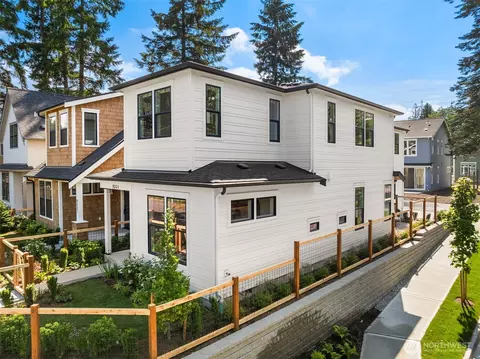 9331 126th Ave NE, Kirkland, WA 98033