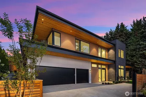 1028 89th Ave NE, Bellevue, WA 98004