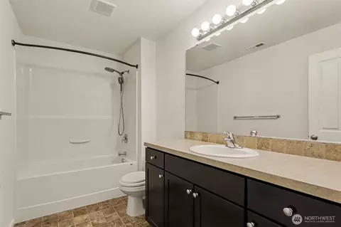 Bath - 3005 Eagle Loop NE, Lacey, WA 98516 photo 3 of 4