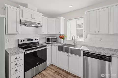 Kitchen - 23708 Locust Way #43, Bothell, WA 98021 photo 2 of 3