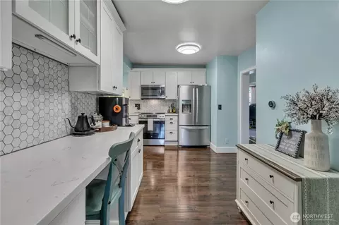 Kitchen - 1718 Langdon St, Sumner, WA 98390 photo 5 of 5