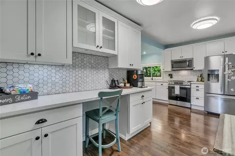 Kitchen - 1718 Langdon St, Sumner, WA 98390 photo 4 of 5