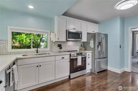 Kitchen - 1718 Langdon St, Sumner, WA 98390 photo 2 of 5