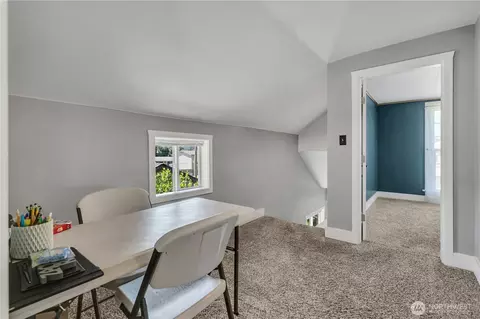 Entry Way - 1718 Langdon St, Sumner, WA 98390 photo 2 of 3