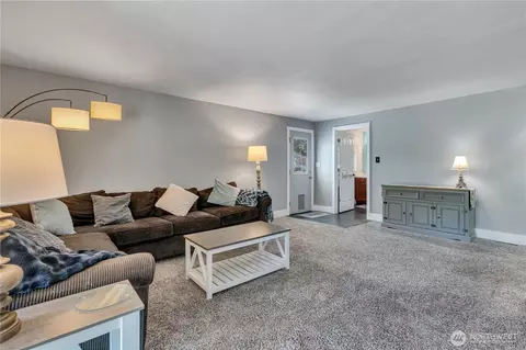 Living - 1718 Langdon St, Sumner, WA 98390 photo 3 of 4