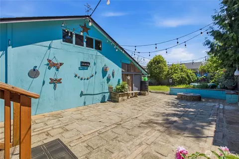 Exterior - 1718 Langdon St, Sumner, WA 98390 photo 5 of 10