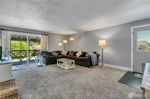 Living - 1718 Langdon St, Sumner, WA 98390 photo 2 of 4