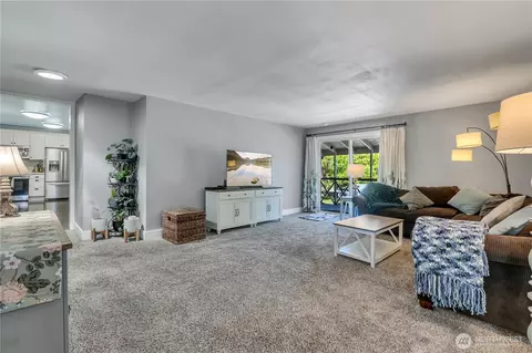 Living - 1718 Langdon St, Sumner, WA 98390 photo 4 of 4