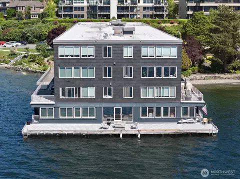 733 Lake St S #301, Kirkland, WA 98033