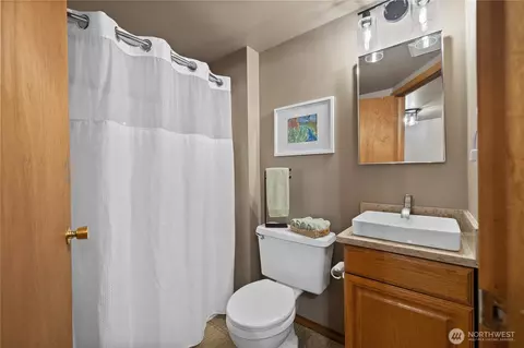 Bath - 10103 27th Dr SE, Everett, WA 98208 photo 6 of 6