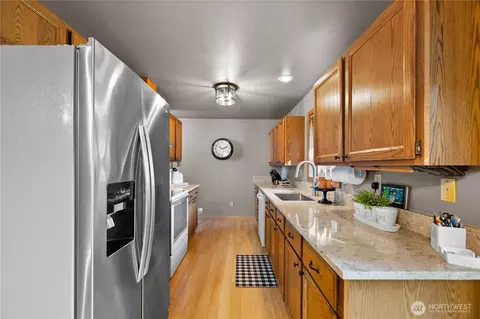 Kitchen - 10103 27th Dr SE, Everett, WA 98208 photo 1 of 6