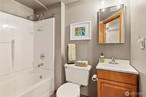 Bath - 10103 27th Dr SE, Everett, WA 98208 photo 3 of 3