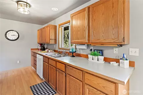 Kitchen - 10103 27th Dr SE, Everett, WA 98208 photo 3 of 5