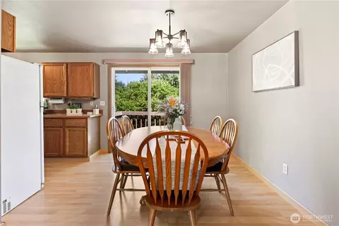 Dining - 10103 27th Dr SE, Everett, WA 98208 photo 1 of 2