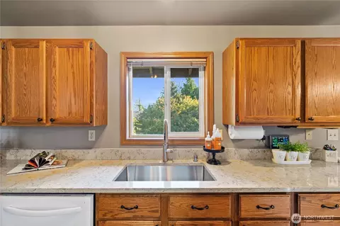 Kitchen - 10103 27th Dr SE, Everett, WA 98208 photo 6 of 6