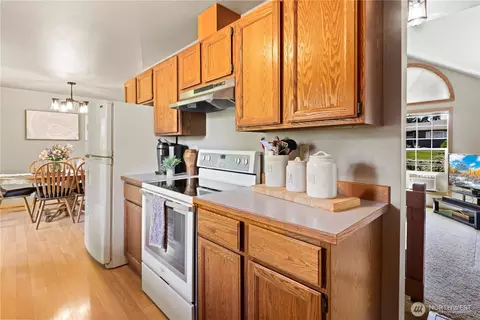 Kitchen - 10103 27th Dr SE, Everett, WA 98208 photo 5 of 5