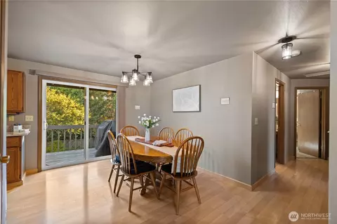 Dining - 10103 27th Dr SE, Everett, WA 98208 photo 1 of 2