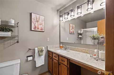 Bath - 10103 27th Dr SE, Everett, WA 98208 photo 3 of 6