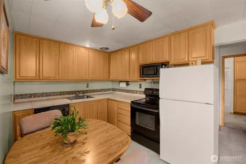 Kitchen - 201 26th Ave E, Seattle, WA 98112 photo 1 of 2