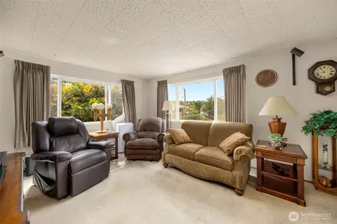 Living - 201 26th Ave E, Seattle, WA 98112 photo 2 of 3