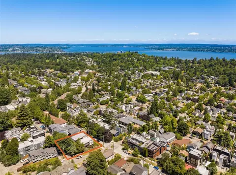 View/Area - 201 26th Ave E, Seattle, WA 98112 photo 2 of 8