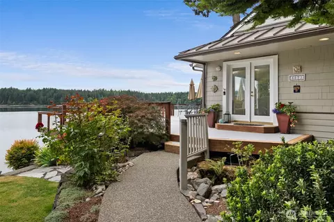 4923 Sunrise Beach Rd NW, Olympia, WA 98502