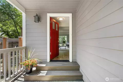 Entry Way - 2805 York Rd, Everett, WA 98204 photo 1 of 1