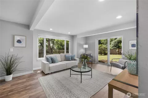 Living - 2805 York Rd, Everett, WA 98204 photo 2 of 5
