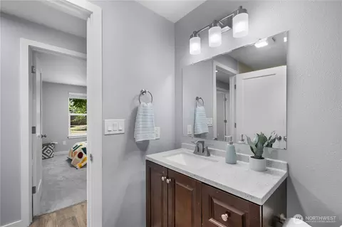 Bath - 2805 York Rd, Everett, WA 98204 photo 2 of 3