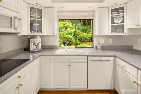 Kitchen - 2530 143rd Pl SE, Mill Creek, WA 98012 photo 2 of 3