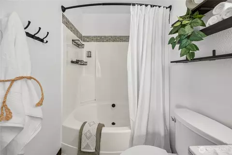 Bath - 903 Williams St NW, Orting, WA 98360 photo 3 of 4