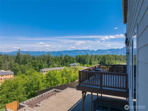 34116 SE Satterlee St, Snoqualmie, WA 98065
