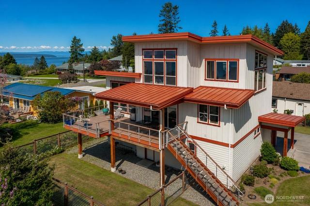 8285 Sunset St, Blaine, WA 98230
